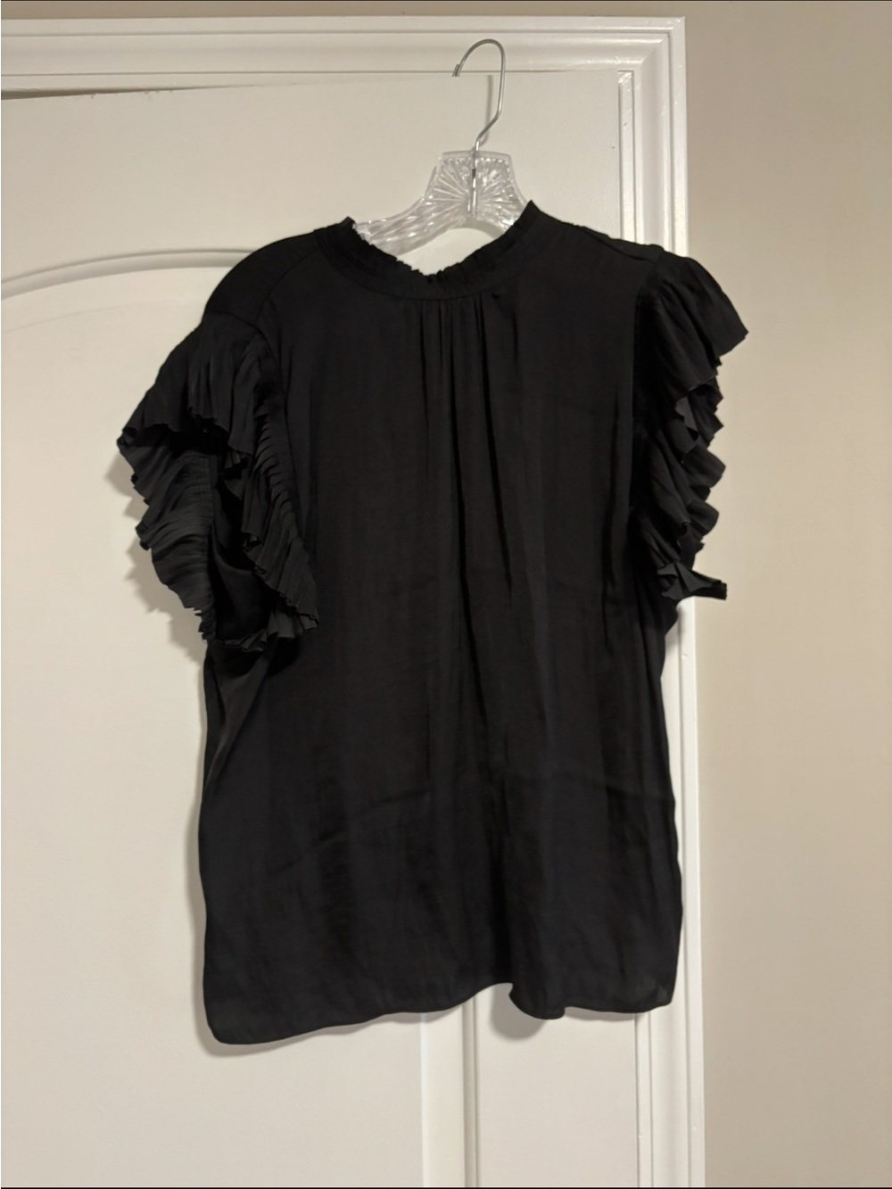 MAISON D AMELIE PARIS, Women's Black Ruffle Sleeve Top, Size Medium
